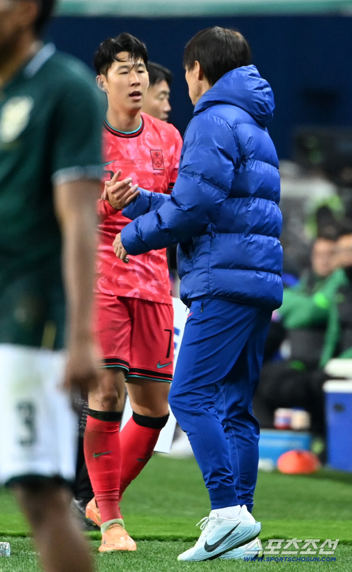 Hong Myung-bo, Korea's first sergeant, did 99% of itIf the first two ports in World Cup history are virtually confirmed, avoiding a disaster against Ghana