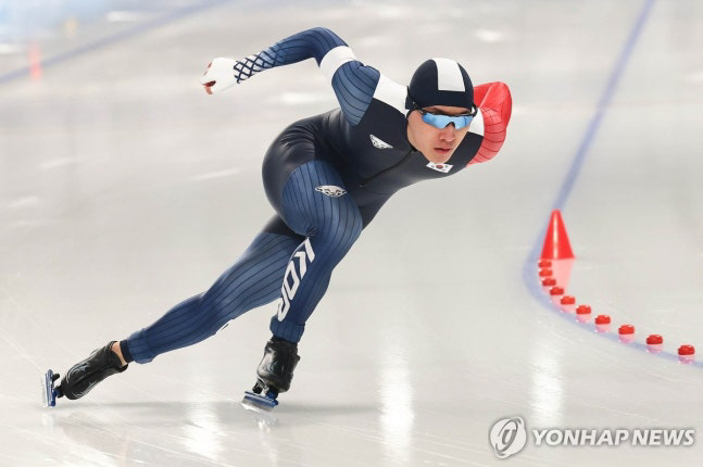 Individual record ice speed spectators ranked 6th in men's 500m in the first round of the World Cup, but current Kim Min-sun ranked 11th and 17th in women's 500m