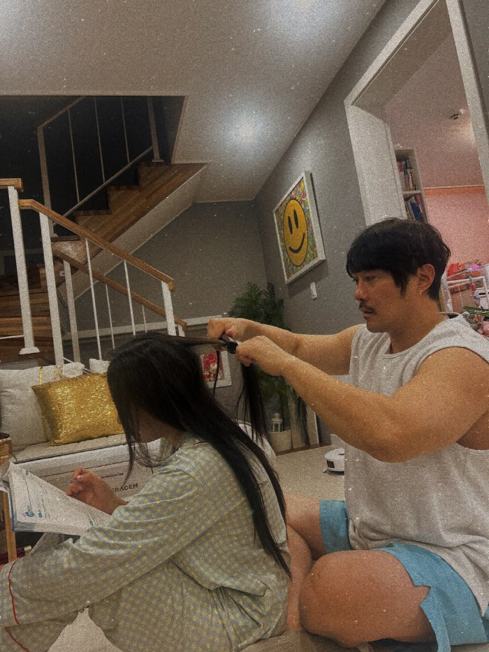 KCM is considering the license of a father hairdresser who proudly shows his first revealing hair to his 13-year-old daughter