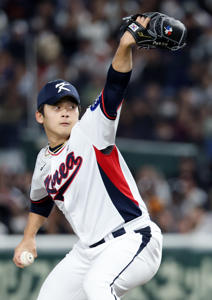 Miracle of the 22-year-old national team. Ahn Hyun-min solo shot Kim Joo-won tied with a solo shot after two outs in the ninth inning, 77 draws. He shot hope