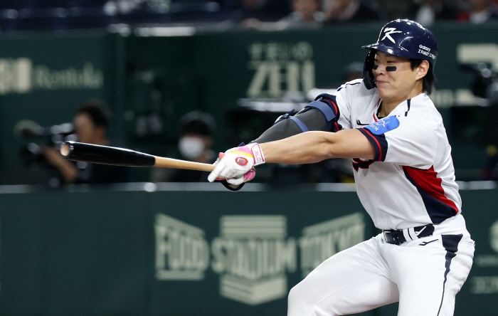 Miracle of the 22-year-old national team. Ahn Hyun-min solo shot Kim Joo-won tied with a solo shot after two outs in the ninth inning, 77 draws. He shot hope