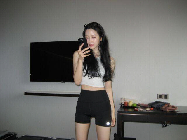 Moon Ga-young, only wearing shorts leggings, solid body...There's no humiliation at all