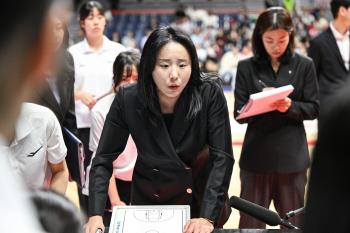 Strong in the first half! a slump in the second half. What is Shinhan Bank director Choi Yoon-ah's evaluation? Need application. Jihyun Shin Choi Yi-sam is still the center of the team.