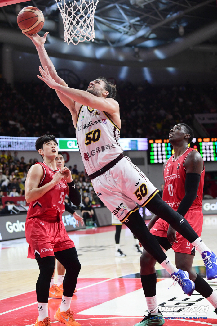 Crazy 3rd quarter! Kaltamayo → Asem Maray scored 48 points...Changwon LG is crazy, grabbing Jeonggwanjang 7870 and winning four consecutive games leading the way