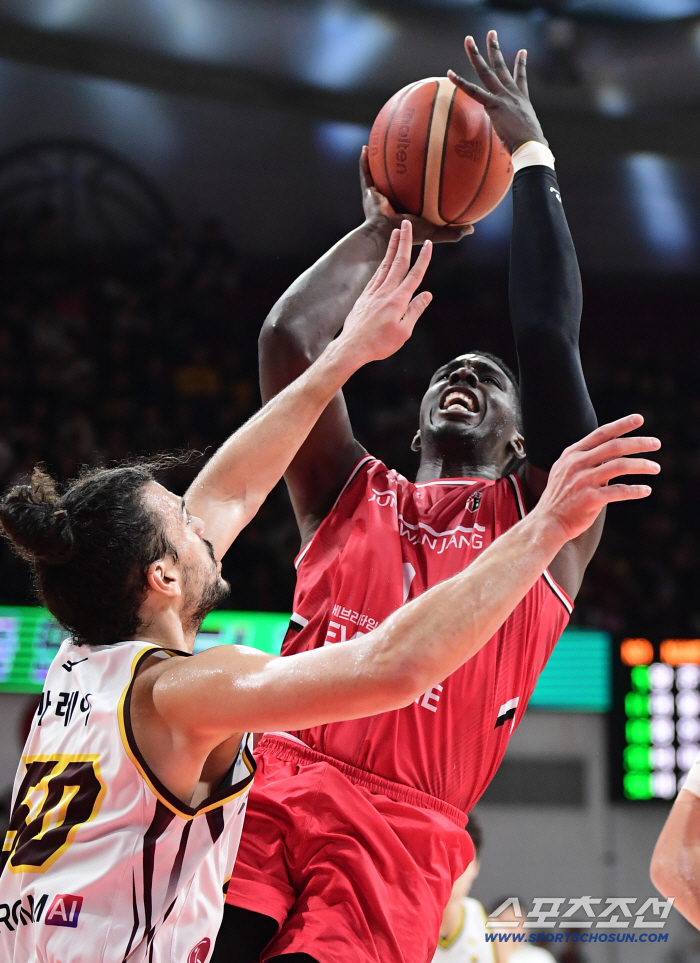 Crazy 3rd quarter! Kaltamayo → Asem Maray scored 48 points...Changwon LG is crazy, grabbing Jeonggwanjang 7870 and winning four consecutive games leading the way