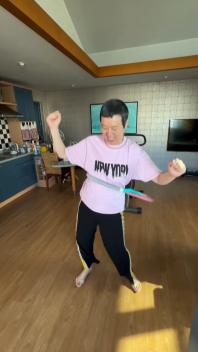 Park Mi-sun's Pleasure Not Lost Even During Breast Cancer Treatment...Hula hoop with your face