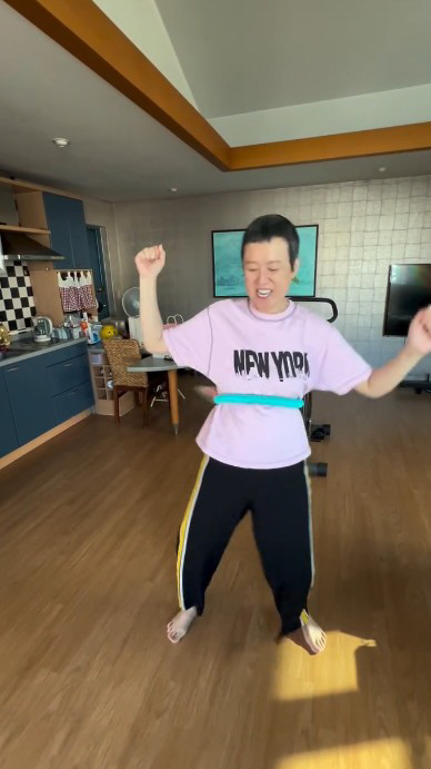 Park Mi-sun's Pleasure Not Lost Even During Breast Cancer Treatment...Hula hoop with your face