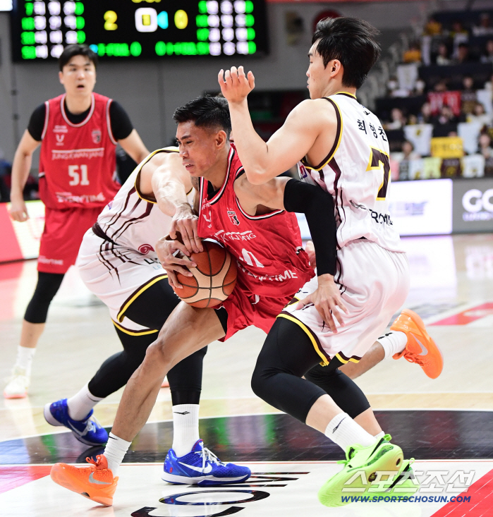  Avante also tries to break through under the basket