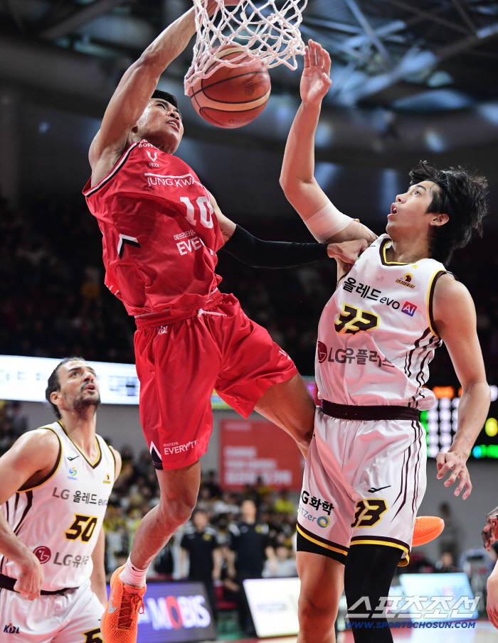  Avanto's powerful dunk shot succeeded