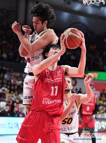  A battlefield under the basket of Kim Kyung-won