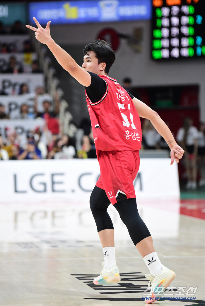  Han Seunghee succeeded in a thrilling 3-point shot