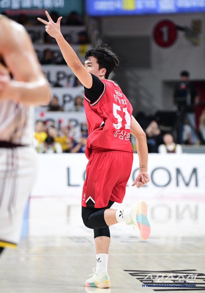  Successful 3-point shot that brings the mood of Han Seung-hee