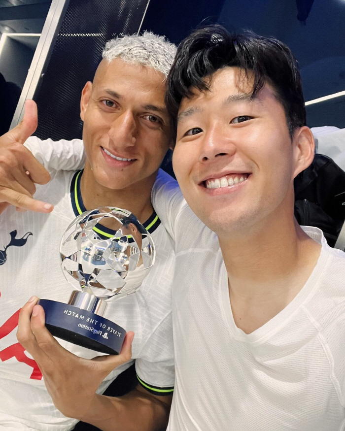 Shocking smile angel Son Heung-min in the empty seat? Bad attitude drunkness A problematic man from Manchester United opened an opportunity to transfer to Tottenham as a substitute for SON