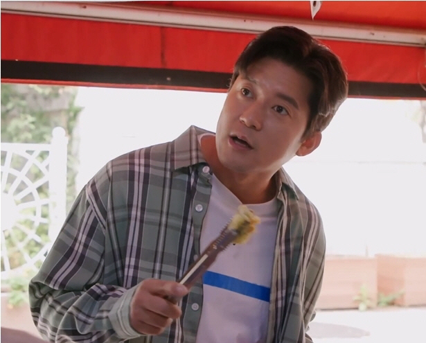 Tzuyang is so timid that she goes to school during lunch...I was hungry even after lunch, so I bought 10 snacks each (Uturila)