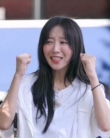 When Tzuyang was an elementary school student with different steps...school at lunchtime. Go to school for lunch