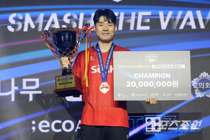 Woo-jin's love call protection ball, which is the fan service manager of Topkal, helps increase confidence and grit.