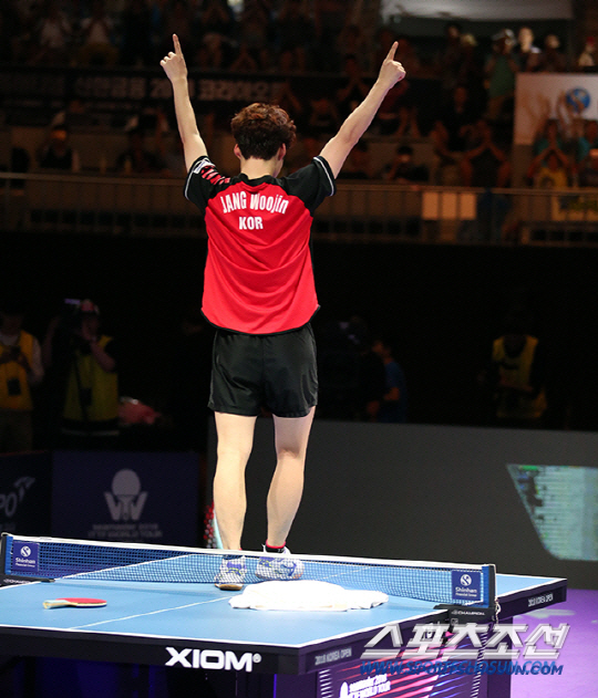 Woo-jin's love call protection ball, which is the fan service manager of Topkal, helps increase confidence and grit.