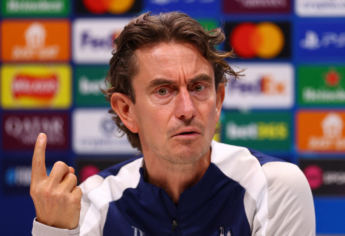 BBC also had a surprise interview with Manchester United Chelsea last year, with the official announcement of Frank's official announcement that Tottenham would maintain the worst Postecoglou in history