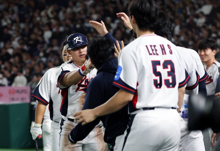 Coach Ryu Ji-hyun, who finished the Korea-Japan match, needs to join a veteran pitcher...No comment on the referee's decision.