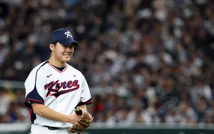 Coach Ryu Ji-hyun, who finished the Korea-Japan match, needs to join a veteran pitcher...No comment on the referee's decision.