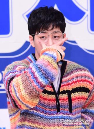  Did DinDin give up on conceptual celebrity image...It's been a day. (One night and two days)