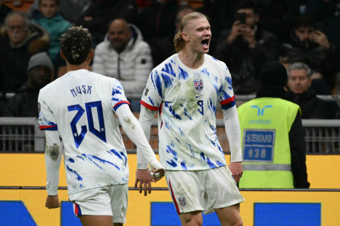 The European version of China? Italy is on the verge of being eliminated for the third consecutive World Cup...Holan's first trip to the finals!