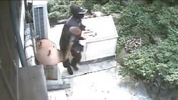 He robbed a high-end housing complex in Bundang of 1.26 billion won...Robbery of two, at least 38 cases in 4 years (Smoking Gun)