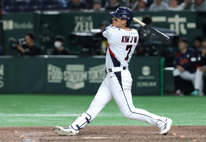I felt that I lacked skills. There are a lot of things to reflect on. After the 2nd inning in the bottom of the 9th inning, Kim Joo-won hit a tie home run...King Hold's nightmarish Korean match that Kim Seo-hyun wanted to meet