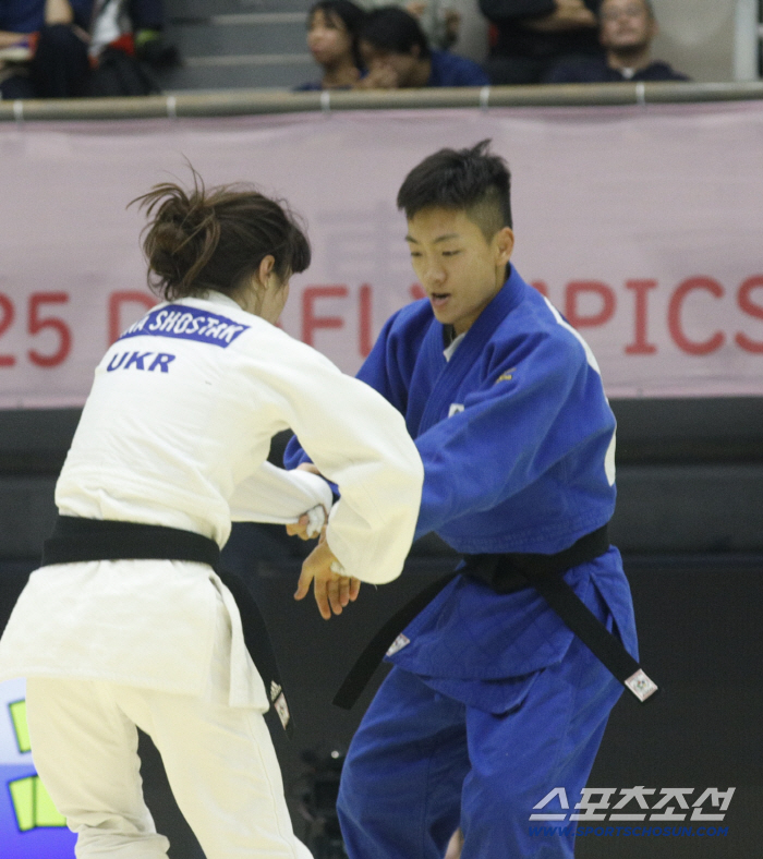Judo of fighting spirit, Taegeukgi in the Tokyo sky!The first day of the 4th and 5th period of quietness, gold 1 is 1 dong 2 happy!