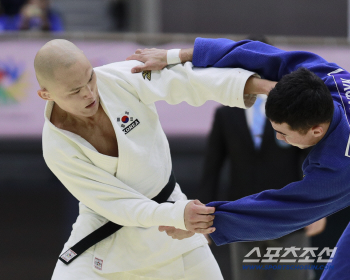 Judo of fighting spirit, Taegeukgi in the Tokyo sky!The first day of the 4th and 5th period of quietness, gold 1 is 1 dong 2 happy!