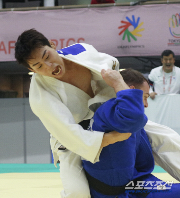 Judo of fighting spirit, Taegeukgi in the Tokyo sky!The first day of the 4th and 5th period of quietness, gold 1 is 1 dong 2 happy!