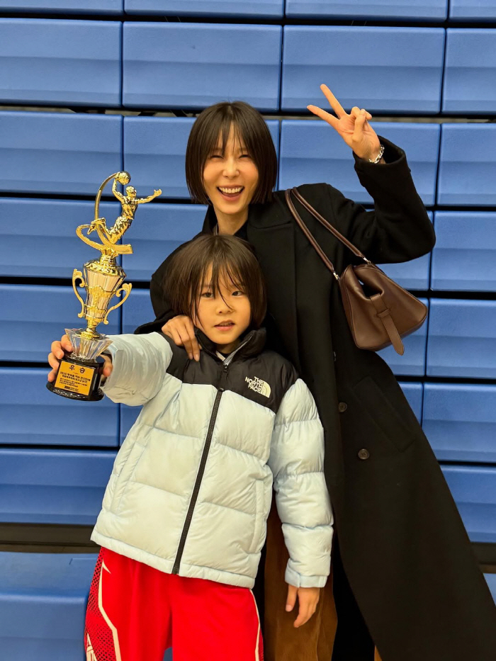 Kim Na-young is 10 years old following remarriage, and dad ♥ MyQ also cheers for winning the basketball tournament