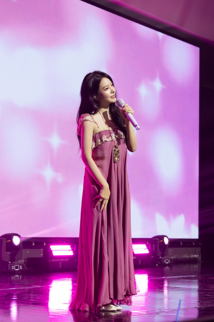 Kim Ye-rim's first solo fan meeting overseas...Global fever leading to Cheongguk High School