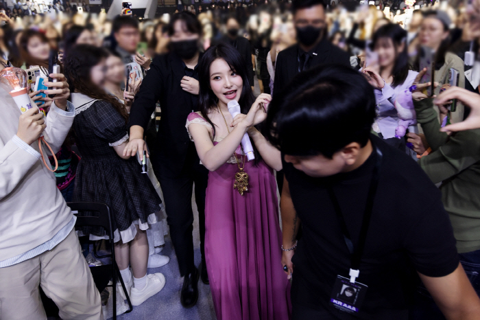 Kim Ye-rim's first solo fan meeting overseas...Global fever leading to Cheongguk High School