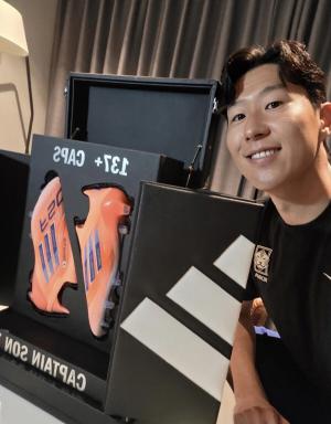 Korean Pride  Living Legend Son Heung-min Reveals Special Soccer Shoes for Son Heung-min...by far the best