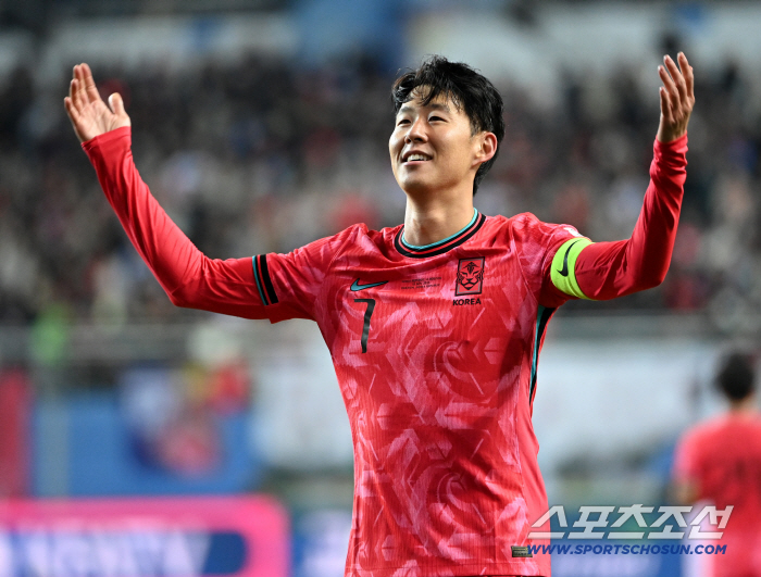 Korean Pride Living Legend Son Heung-min Reveals Special Soccer Shoes for Son Heung-min...by far the best