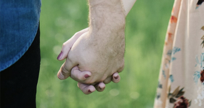 Man who chooses to freeze his wife with terminal cancer, controversy over living with another woman