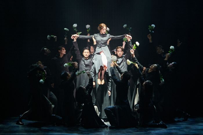 Musical Evita even humiliated the removal of censorship in the 1980s...Political views → A turbulent life drama that has developed its own destiny.