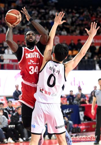  20P10RB12AS Jamil Warney Can't Stop...Seoul SK overpowered KT 8583 after overtime