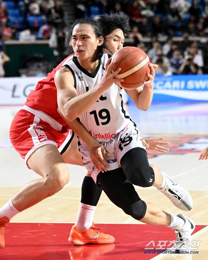 20P10RB12AS Jamil Warney Can't Stop...Seoul SK overpowered KT 8583 after overtime