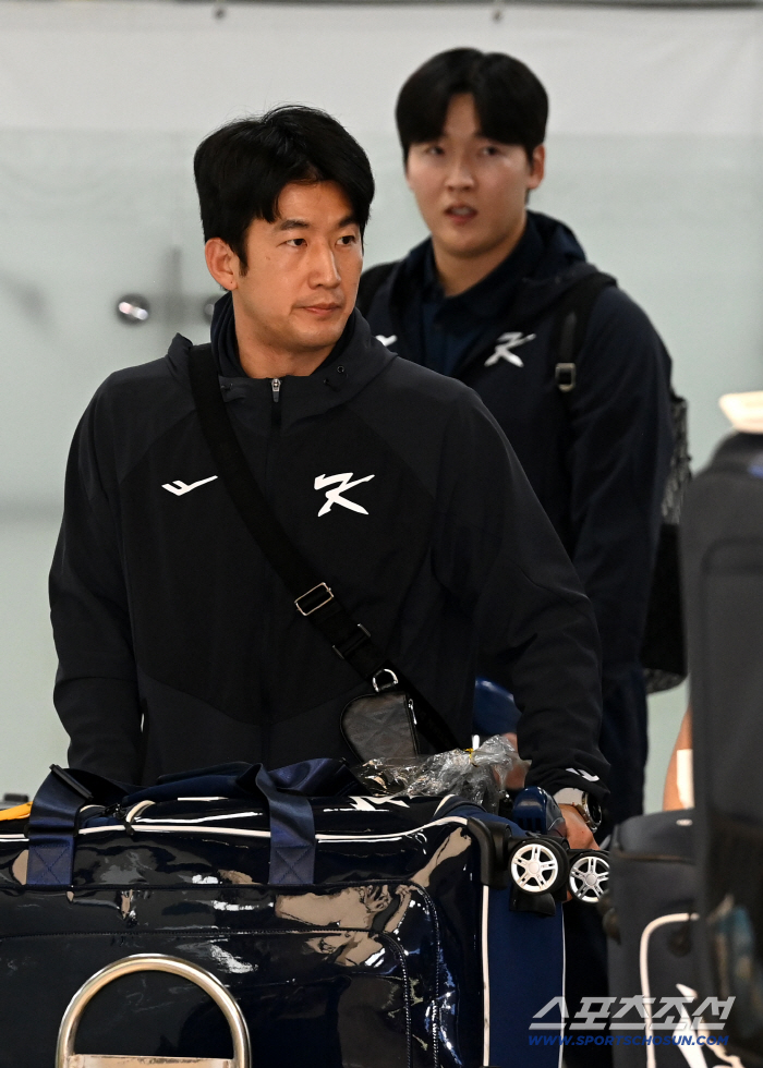  Choi Jae-hoon and Choi Jun-yong after the Korea-Japan match