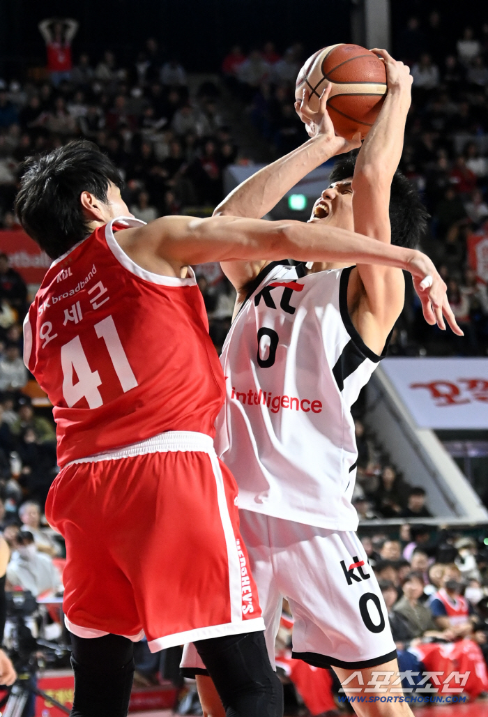  Ha Yoon-gi, Oh Se-geun got a foul and scored