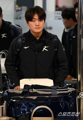  Kim Taecyeon's confident look