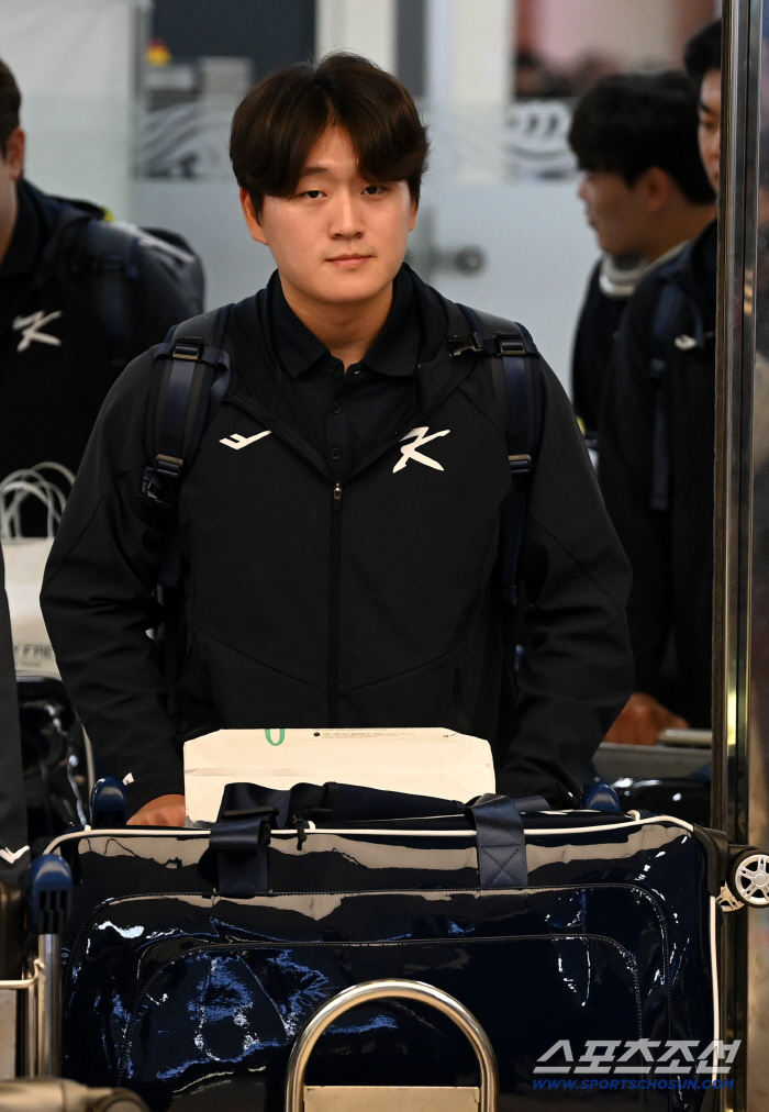  Kim Taecyeon's confident look