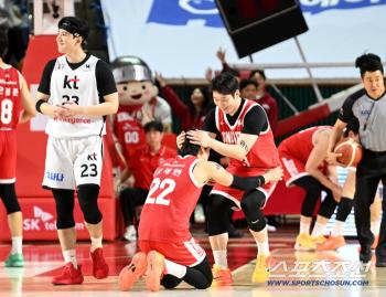  Oh Jaehyun fell down. We won