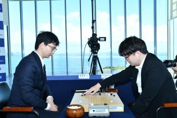 Samsung Fire & Marine Insurance won the first round of the World Baduk Masters final, beating Liaoyuan Huddinghao