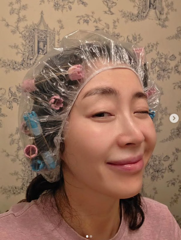 Seol Kyung-gu ♥ Song Yoon-ah, a top actor who also gets a perm himself...Your pajamas and your bare face are beautiful, too