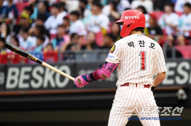 A 20-year-old man is the breadwinner...I was happy. After leaving Gwangju for Seoul for 12 years, Park Chan-ho said goodbye