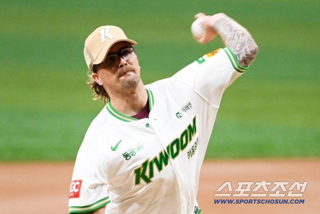 Glossy Jumper Official Appears and Rumors Wells Signs Asia Quarter Contract With LG