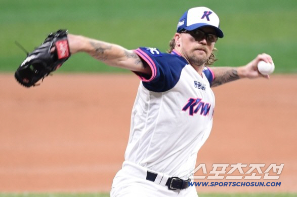 Glossy Jumper Official Appears and Rumors Wells Signs Asia Quarter Contract With LG